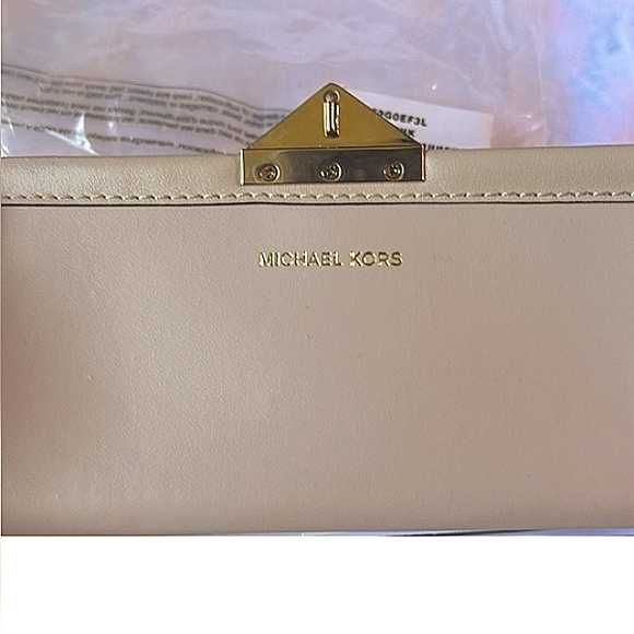 Michael Kors Wallet Soft light Pink NEW in pkg from manufacturer - Picture 9 of 13